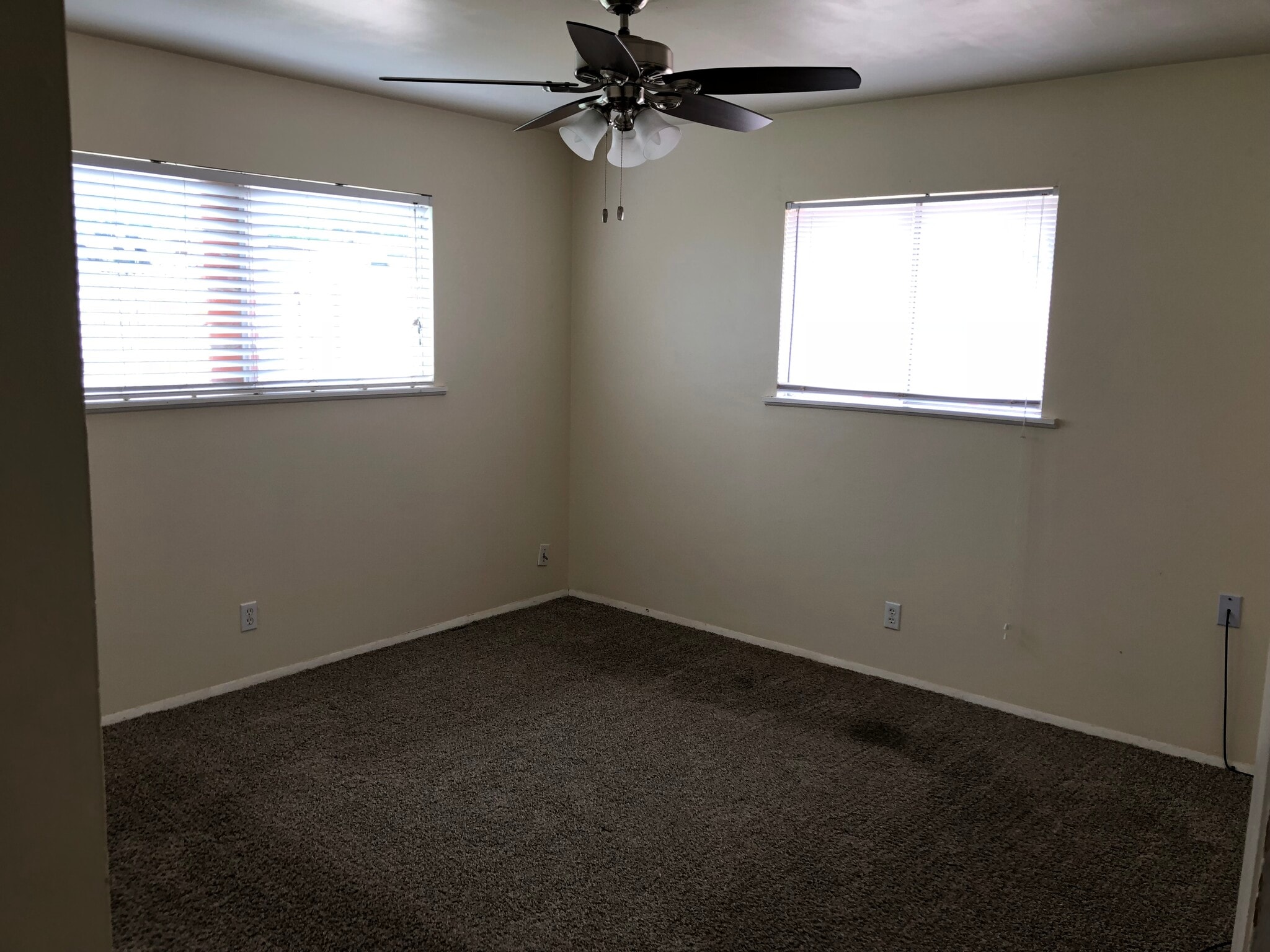 Master bedroom - 2754 Yale