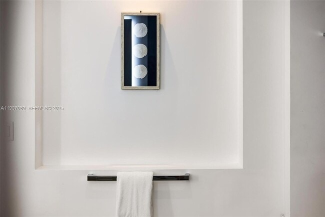 Building Photo - 300 Royal Plaza Dr