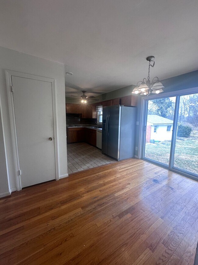 Building Photo - 3 bed, 2 full bath House in 40218 - $2,000/month
