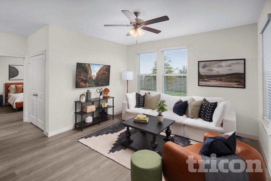 Building Photo - 8005 Calhoun Vly Dr