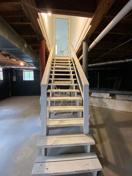 Building Photo - 1719 Windsor Blvd