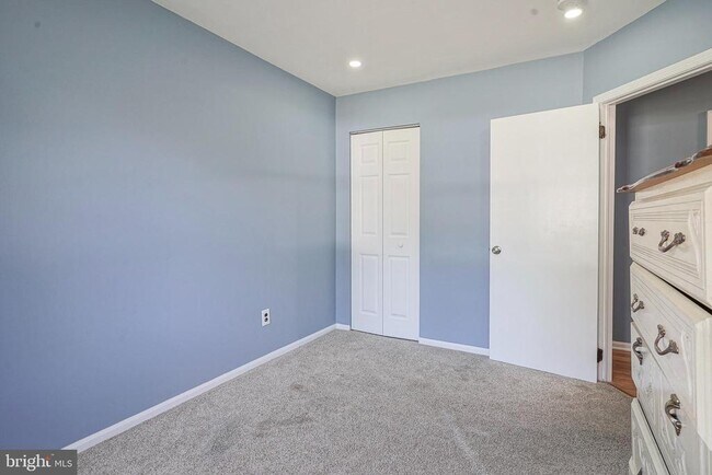 Building Photo - 1600 Holly Pkwy