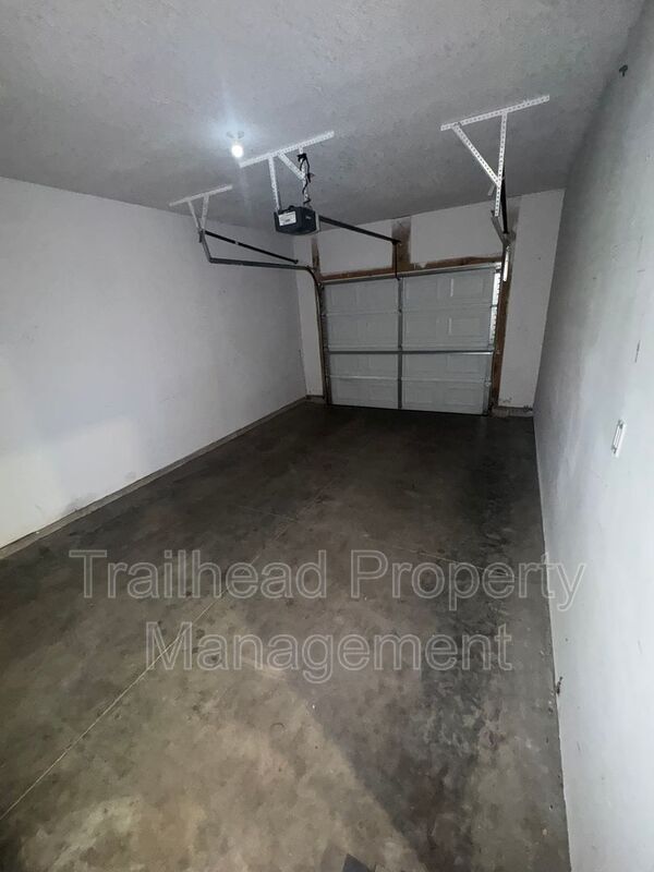 Building Photo - 603 Hillcrest St