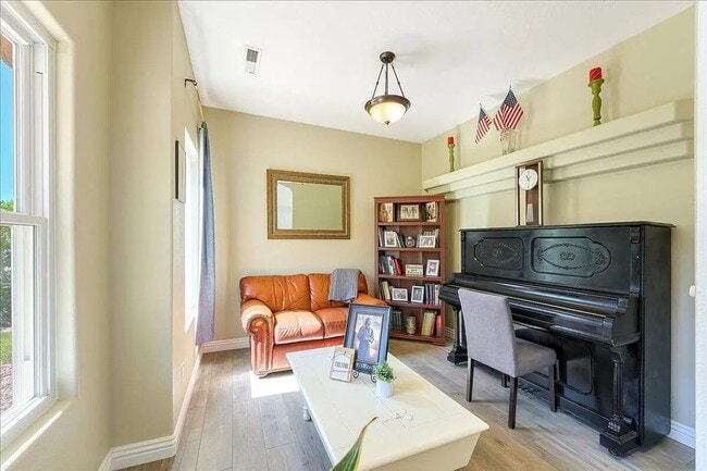 Building Photo - Expansive 5 Bedroom Home in St. George!