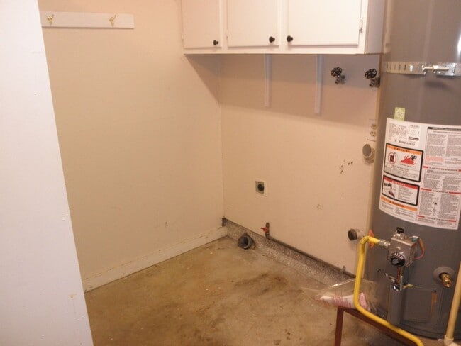 Building Photo - On cul de sac