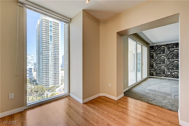 Building Photo - 2857 Paradise Rd