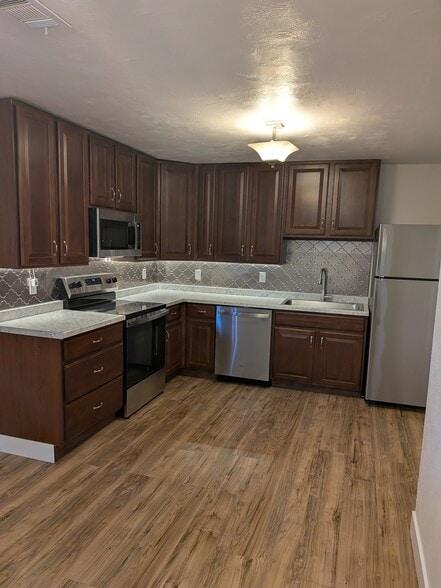 Primary Photo - 2126 S Nelson St