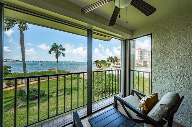 Building Photo - 6365 Bahia Del Mar Blvd S