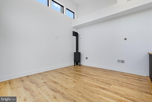 Building Photo - 3531 Claremont St