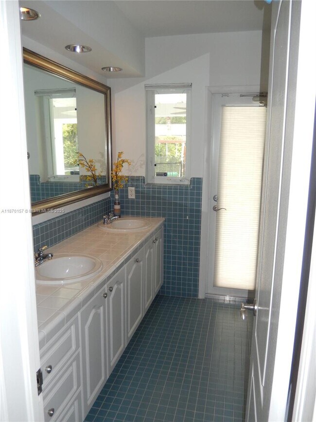 Building Photo - 12741 SW 72nd Ave