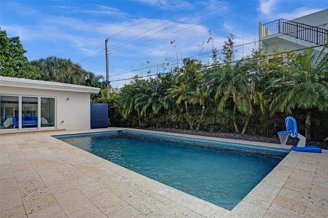 Building Photo - 2514 Yacht Club Blvd