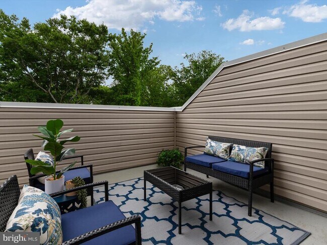 Building Photo - 2552 Buckthorn Dr