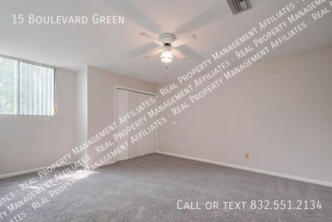Building Photo - 15 Boulevard Green