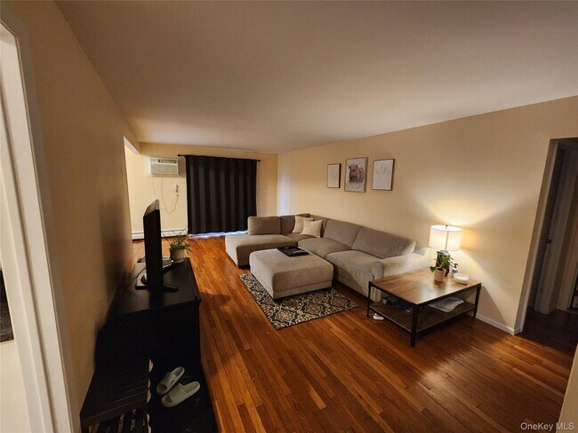 Building Photo - 6 Charles Ln