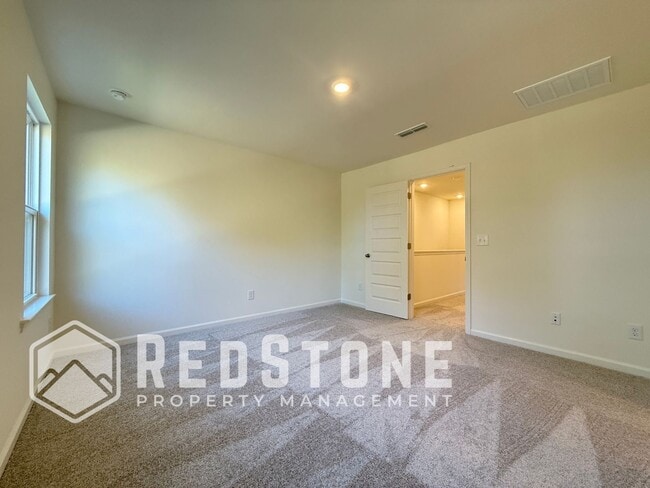 Building Photo - 194 Parker Ln