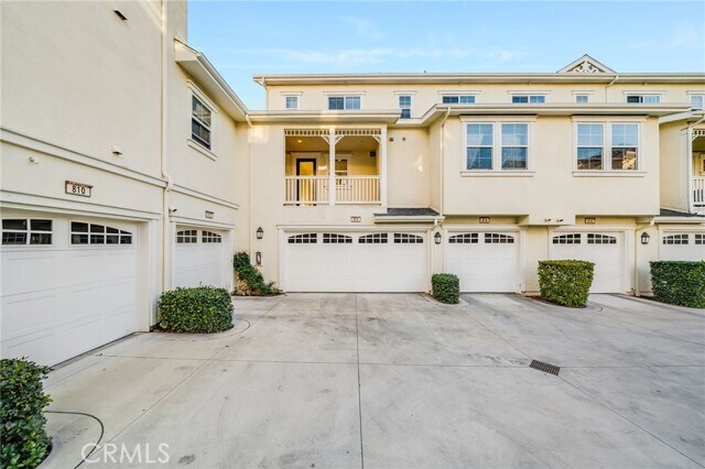 Building Photo - 814 Silk Tree