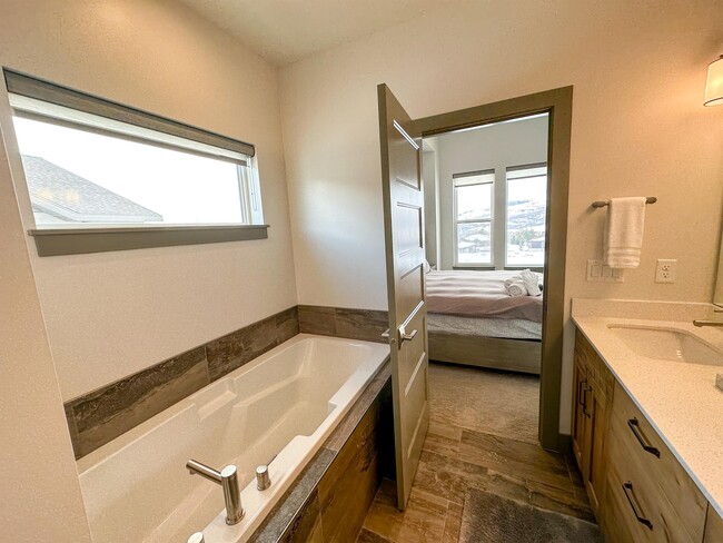 Building Photo - 4859 Bailey Ln