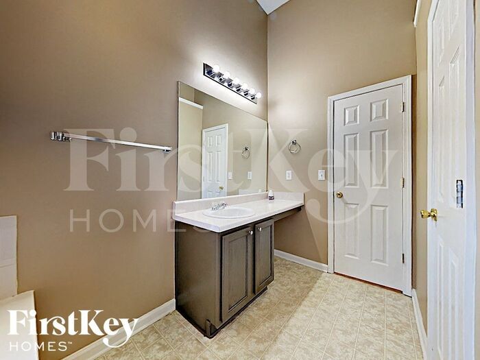 Building Photo - 164 Penny Ln