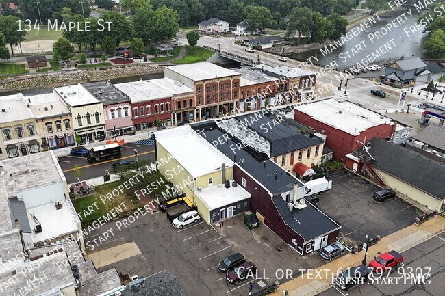 Building Photo - 134 Maple St