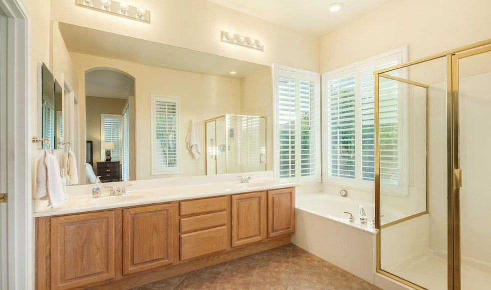 Building Photo - 892 W Raven Dr