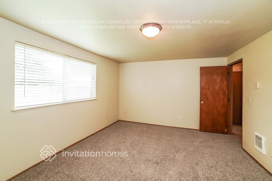 Building Photo - 15605 120th Ave E