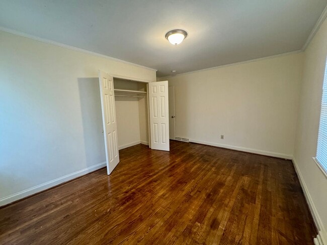 Building Photo - Move-in Ready!