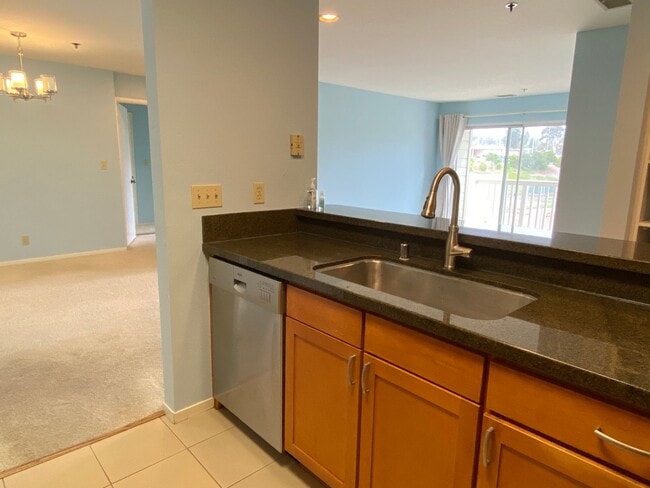 Building Photo - EPIC REA-AZARI PM: Condo w/Parking & Commu...