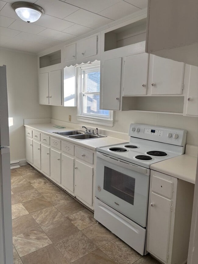 Building Photo - 3 BED, 1 BATH HOME IN GREYSTONE AREA, $1450 MONTH, $1450 DEPOSIT