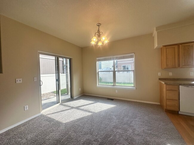 Building Photo - 3 Bed Minutes from Old Mill – Fenced Yard,...