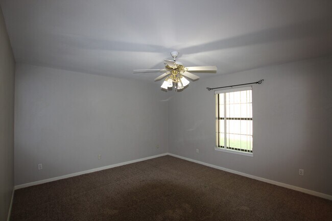 Building Photo - Langley Westminster Duplex