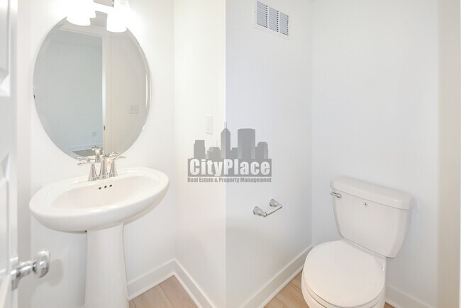 Building Photo - 6574 Halsey St