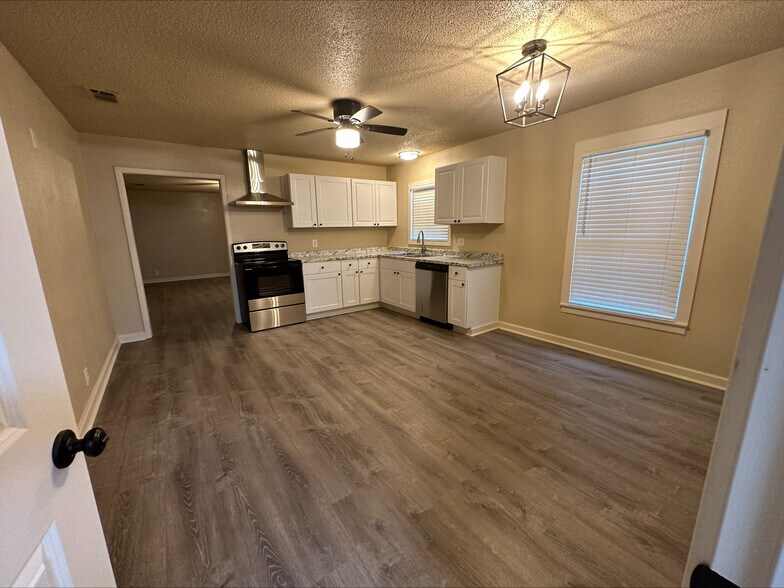 Kitchen - 2626 W Johnson St