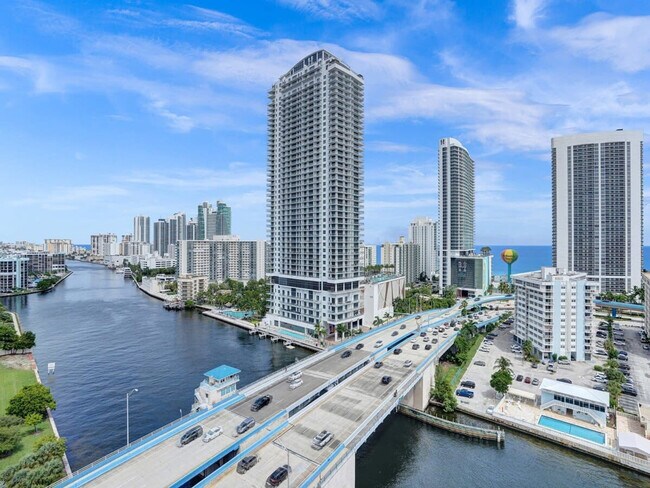 Building Photo - 2602 E Hallandale Beach Blvd