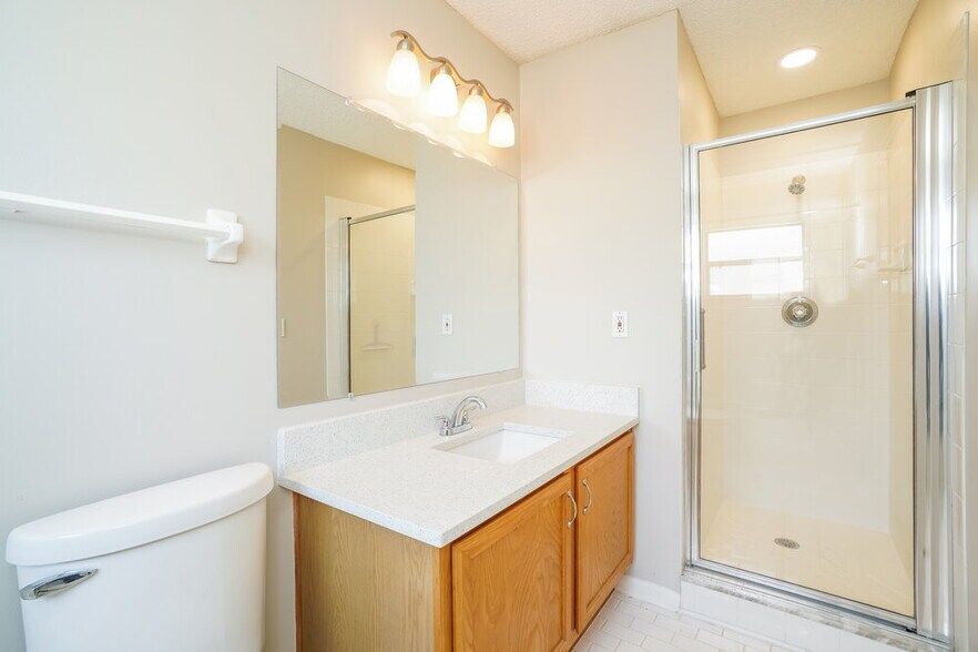 Building Photo - 1928 Hunters Trace Cir