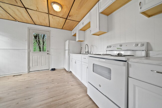 Building Photo - 150 Lawton Rd