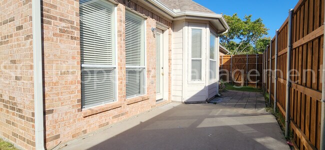 Building Photo - 1304 Hillcrest Dr