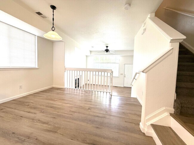 Building Photo - Gorgeous 3 bed/2.5 bath townhome in Welby ...