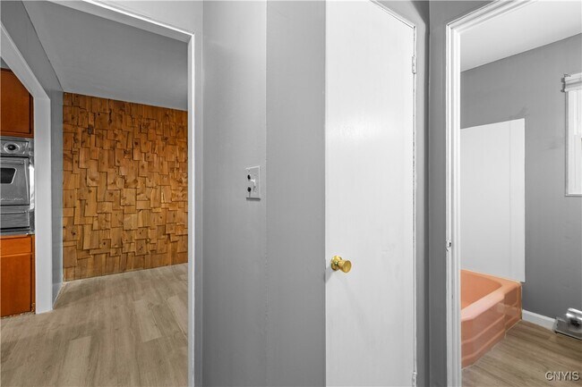 Building Photo - 60 Leslie Ave