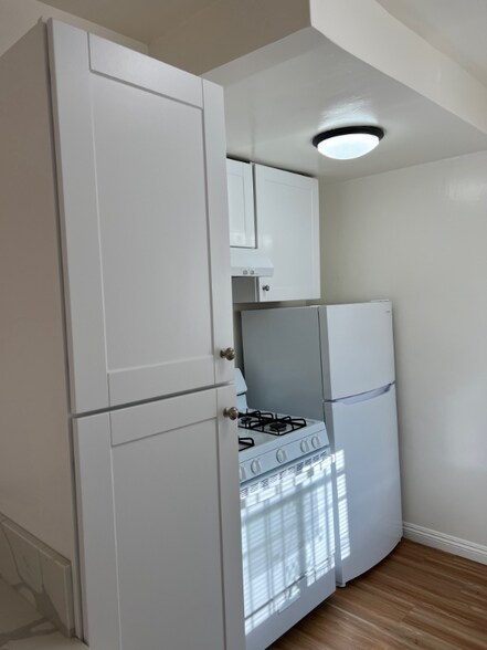 Building Photo - 1114 4/5 Tamarind Ave