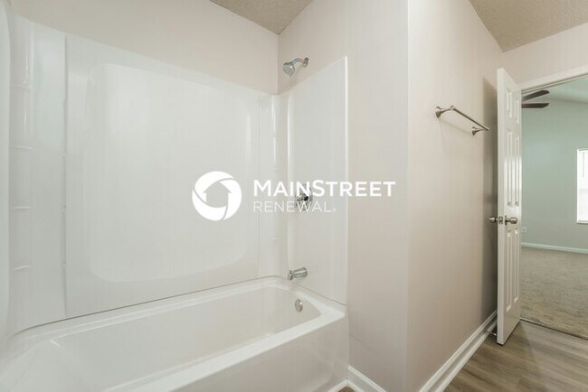 Building Photo - 3 Bedroom Pet-Friendly Home in Lithonia, GA with Main Street Renewal
