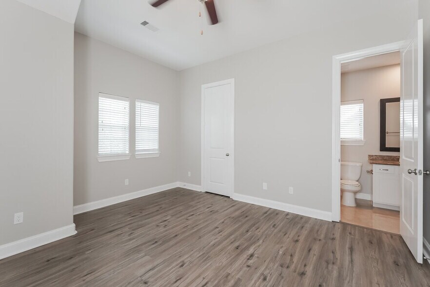 Building Photo - 8724 Kempwood Dr