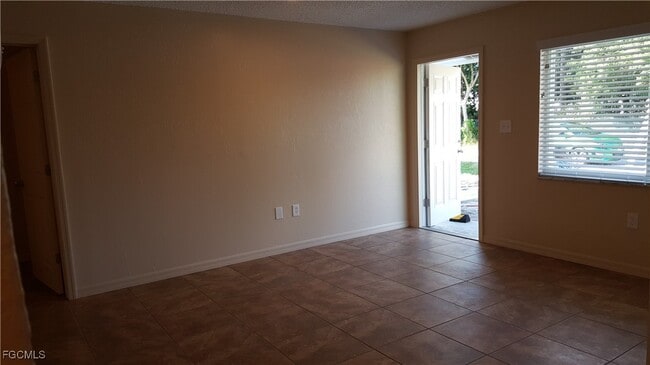 Building Photo - 312 Hubbard Ave