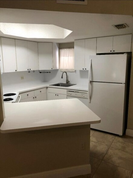 Building Photo - 8343 Lake Dr