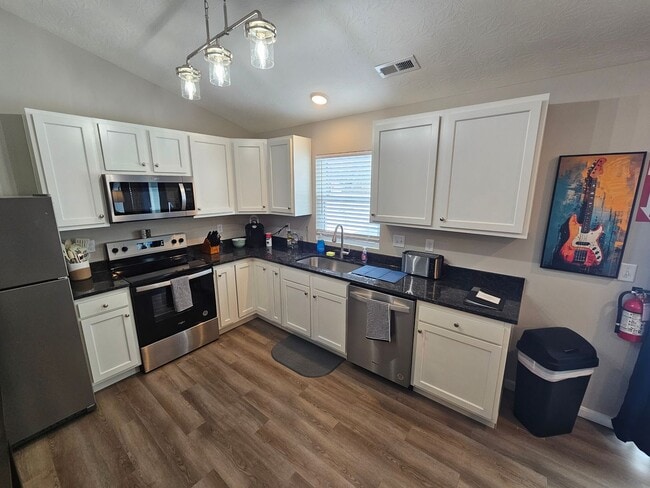 Building Photo - 814 Pierson Rd