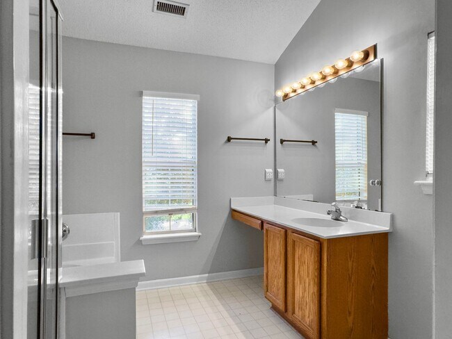 Building Photo - 4080 Laurelwood Dr