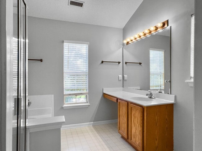 Building Photo - Gorgeous Home in Charleston