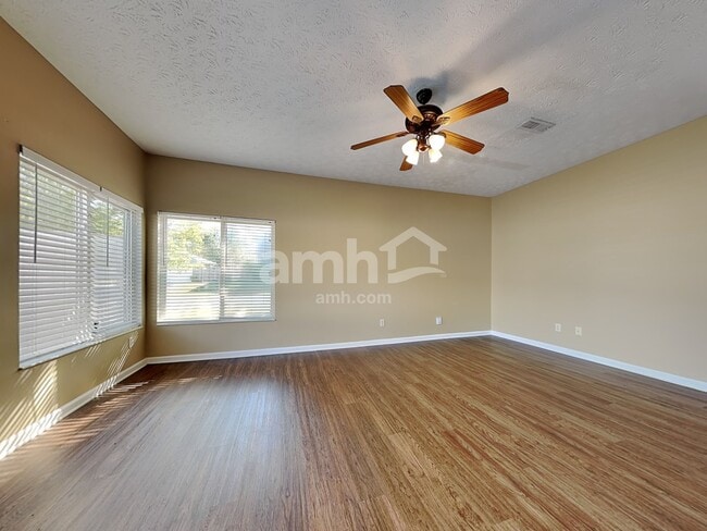 Building Photo - 1115 Sunset Dr