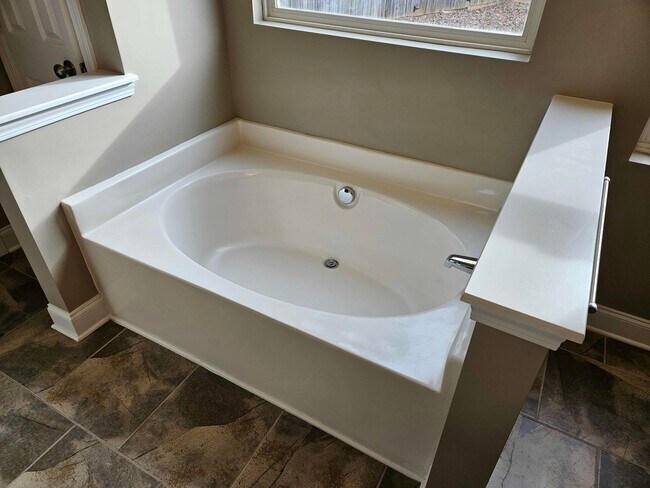 Building Photo - Troutman Area - 3 BR / 2 BA + Bonus Room & Garage