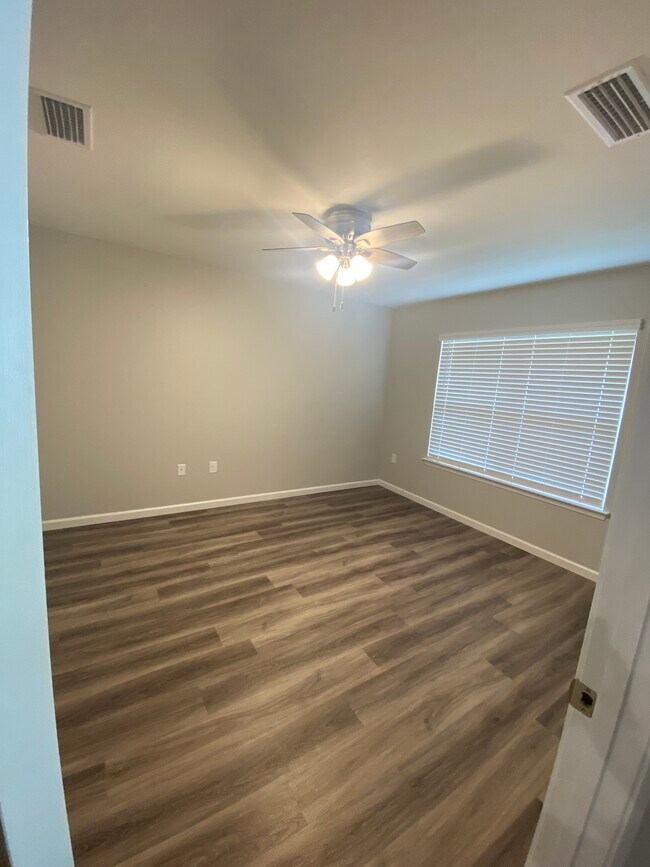 Building Photo - 6857 Stirrup Ln