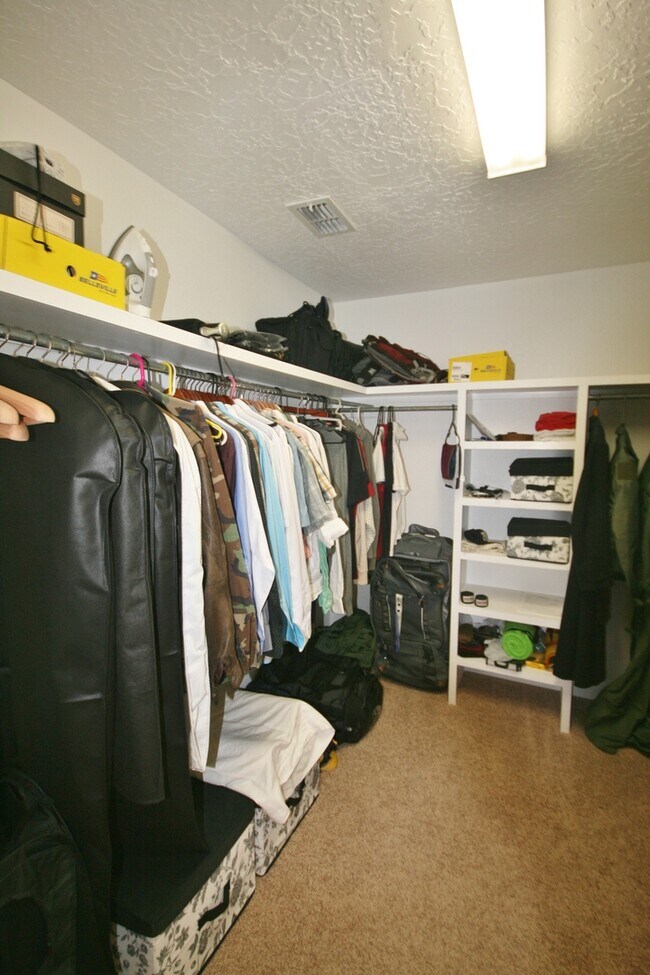 Building Photo - Stunning 3 Bed Brick Home! Zia School District !